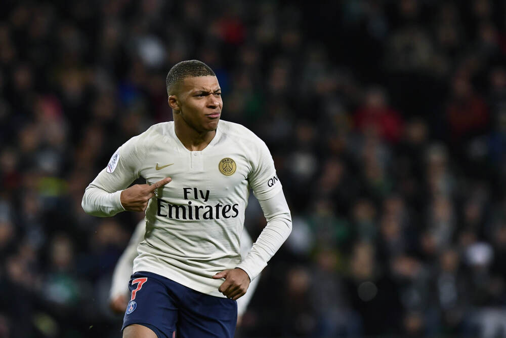 伞啸长空！史上最大规模单日空降战的铁血冲锋